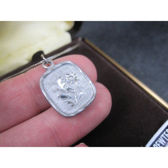 Vintage Kelly Waters Etched Flower Pewter Pendant Necklace - Picture 5 of 7